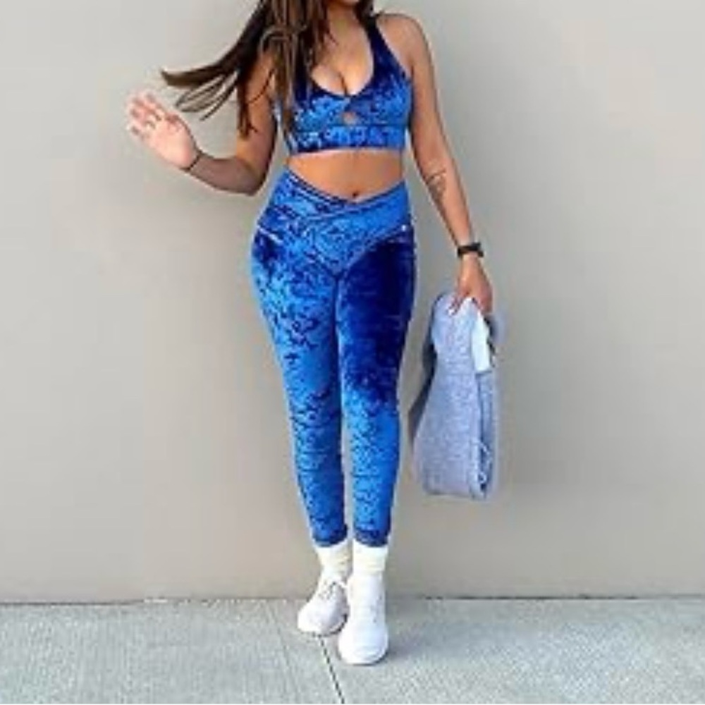Fabletics Blue Velvet Women's Leggings and sports bra - Picture 5 of 16